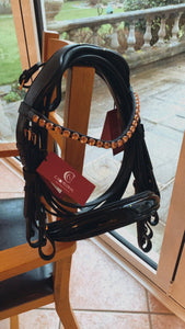AUNSBY - Double bridle with an soft cut away headpiece with rosegold  buckles and crystal browband with double set of matching reins