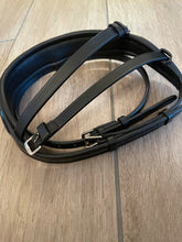 Load image into Gallery viewer, Flash non crank black patent shaped noseband