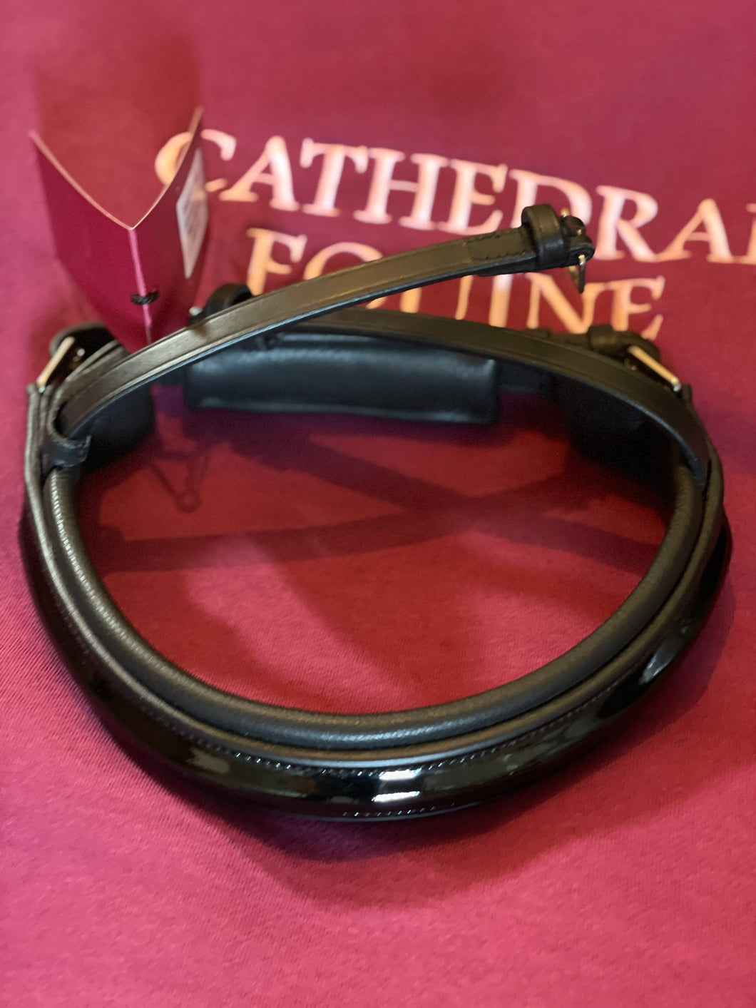Cavesson noseband - black padded with black patent leather